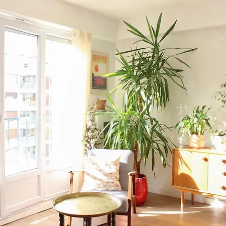 Апартаменты Bright With Views Of The Eiffel Tower Париж