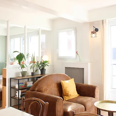Апартаменты Bright With Views Of The Eiffel Tower Париж