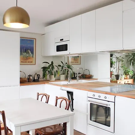 Bright With Views Of The Eiffel Tower * Париж