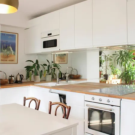 Апартаменты Bright With Views Of The Eiffel Tower Париж