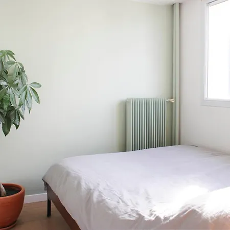 Bright With Views Of The Eiffel Tower * Париж