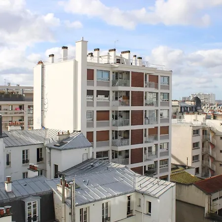 Bright With Views Of The Eiffel Tower Апартаменты Париж